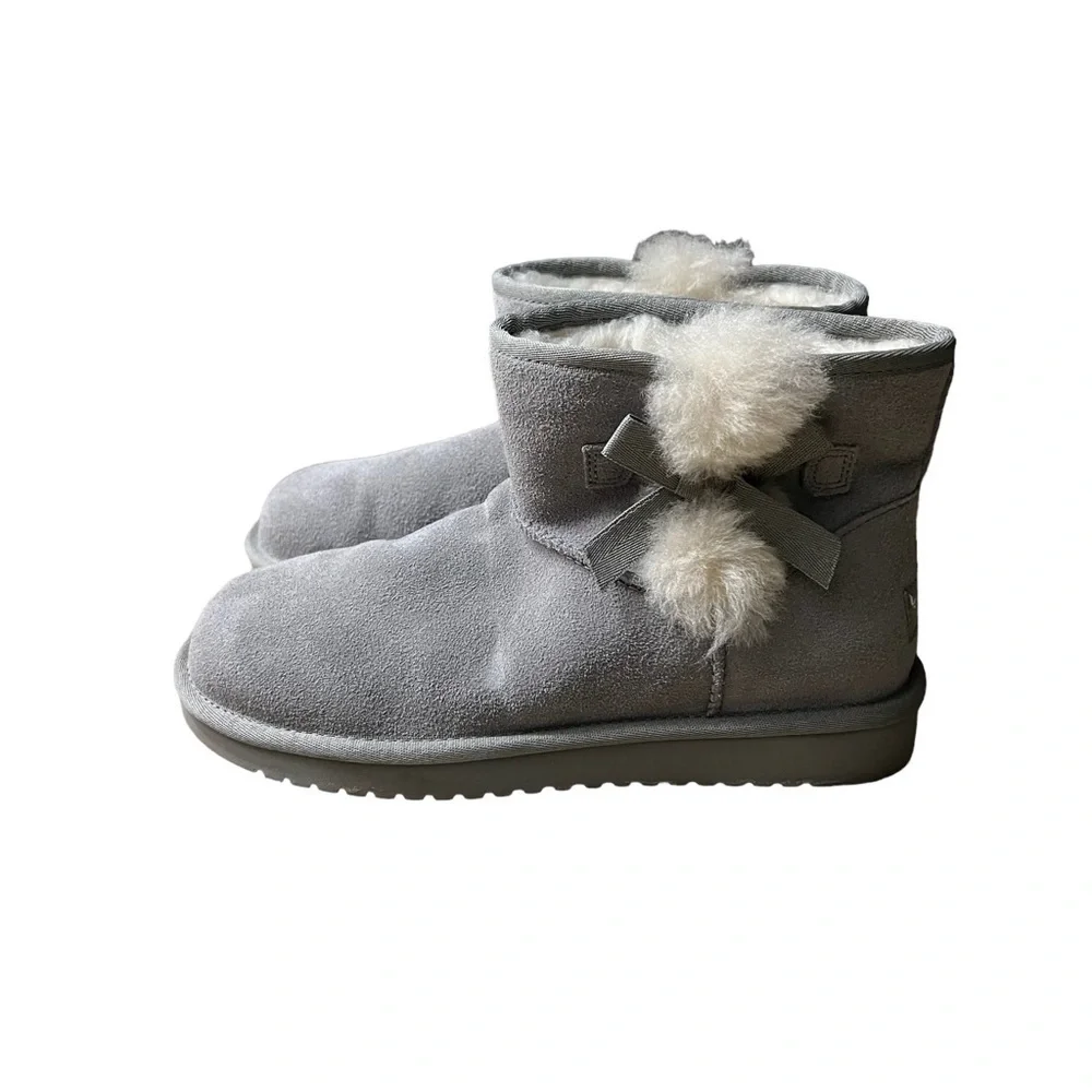 KOOLABURRA BY UGG Short Boots w/ Pompoms and Bows in Gray Mist Size 7